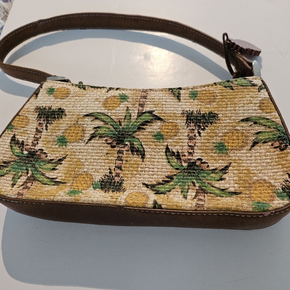 NWOT! Liz Claibourne Pineapple Bag, Cute and Petite - Picture 5 of 15